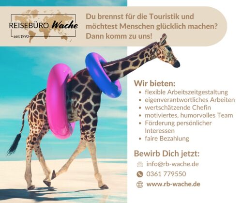 Jobs Reisebüro Erfurt beim liebenswerten Team vom REISEBÜRO Wache werden; im Bild: Giraffe mit zwei bunten Schwimmringen am Strand, darüber Text: Du brennst für die Touristik und möchtest Menschen glücklich machen?, Bewirb Dich jetzt bei info@rb.wache.de