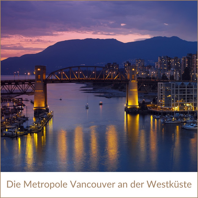 Kanada buchen bei REISEBÜRO Wache Erfurt; im Bild: Blick auf die Metropole Vancouver an der Westküste Kanadas; beleuchtete Brücke im Vordergrund, dahinter Berge und Abendstimmung